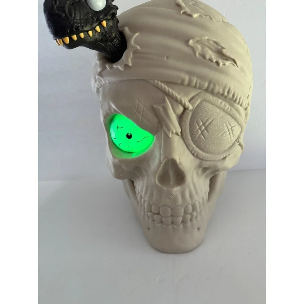 Zuru Large Plastic Skull and Dinosaur Pirate Halloween Lights Up Speaks WORKS!